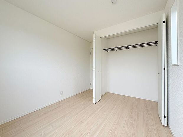 洋室や各部屋に断熱性に優れた「ペアガラス」を使用。福島の寒い冬も暖かく過ごせます。