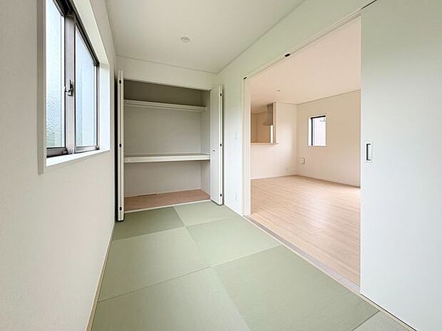 お客様が来た時には客間としても利用できる和室。しっとり落ち着いた雰囲気です。