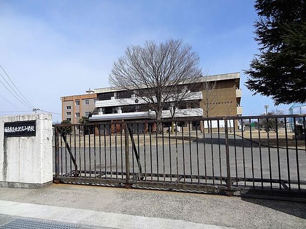 福島市立北沢又小学校 徒歩9分。 720m