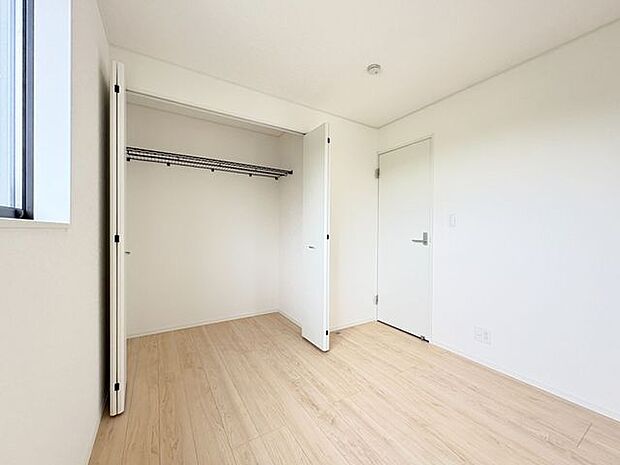洋室や各部屋に断熱性に優れた「ペアガラス」を使用。福島の寒い冬も暖かく過ごせます。