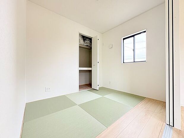 和室はホッとするようないぐさ香る癒しの和の空間です。