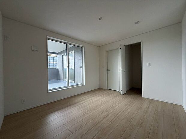 洋室や各部屋に断熱性に優れた「ペアガラス」を使用。福島の寒い冬も暖かく過ごせます。