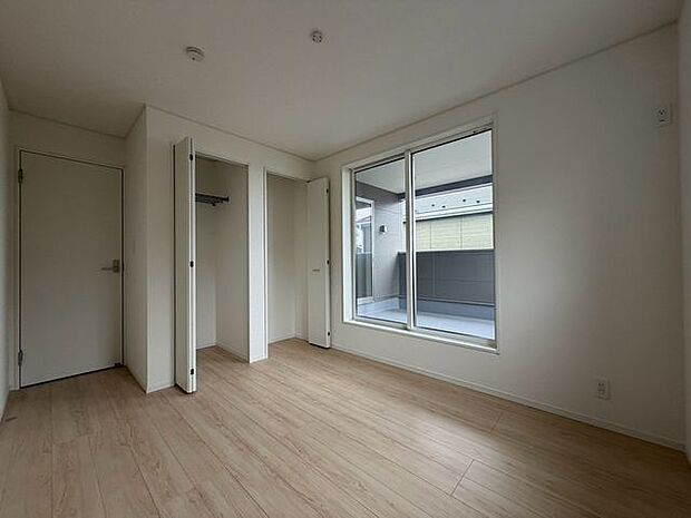 各部屋にクローゼットが付いているので整理整頓も安心。空間を有効に広く使うことができますね