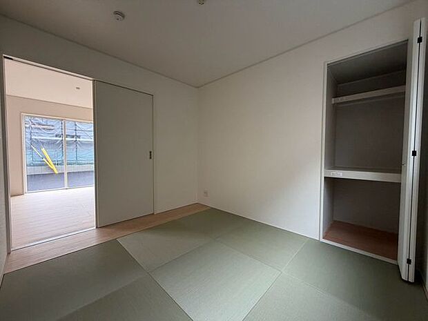 和室はホッとするようないぐさ香る癒しの和の空間です。