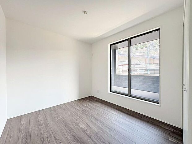 洋室や各部屋に断熱性に優れた「ペアガラス」を使用。福島の寒い冬も暖かく過ごせます。(同仕様)
