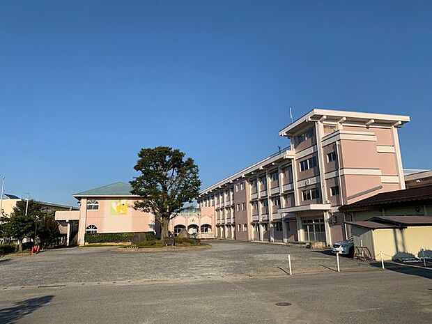 原町第三小学校 徒歩24分。 1860m
