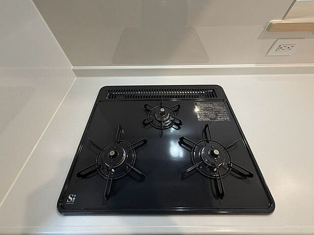 (同仕様)バーナーに安全センサーを搭載、フラットなホーロートップはお掃除らくらくです。