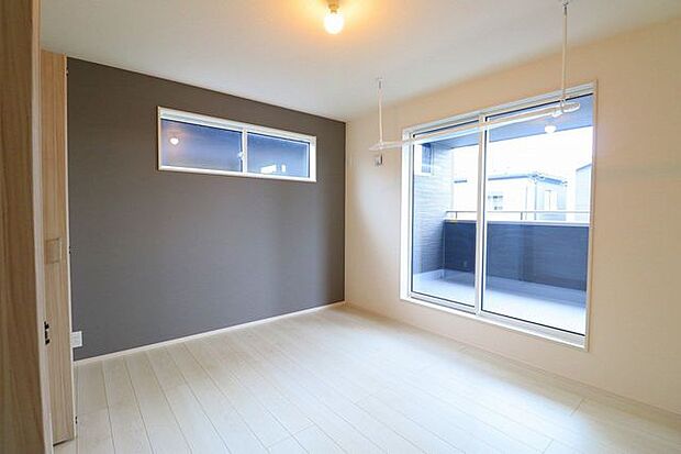 洋室や各部屋に断熱性に優れた「ペアガラス」を使用。福島の寒い冬も暖かく過ごせます。