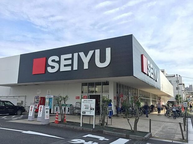 西友保原店 徒歩8分。 640m