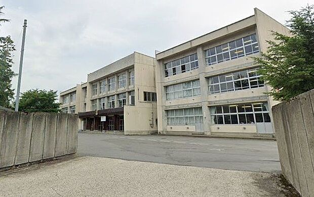 米沢市立第三中学校 徒歩33分。 2600m