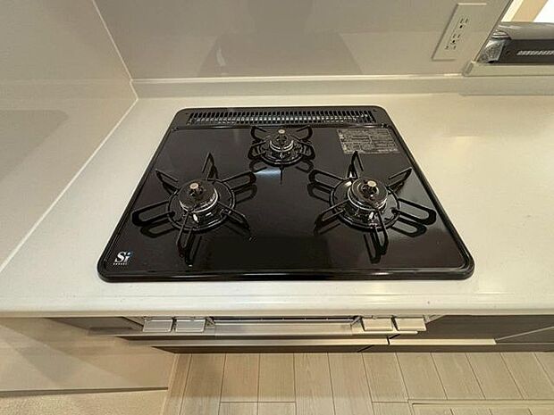 バーナーに安全センサーを搭載、フラットなホーロートップはお掃除らくらくです。