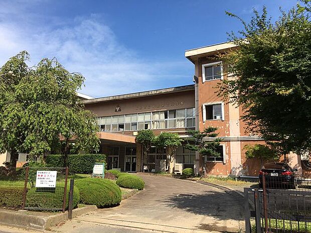 福島市立福島第三小学校 徒歩20分。 1550m
