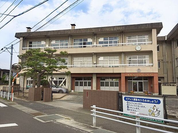 福島市立大森小学校 徒歩17分。 1600m