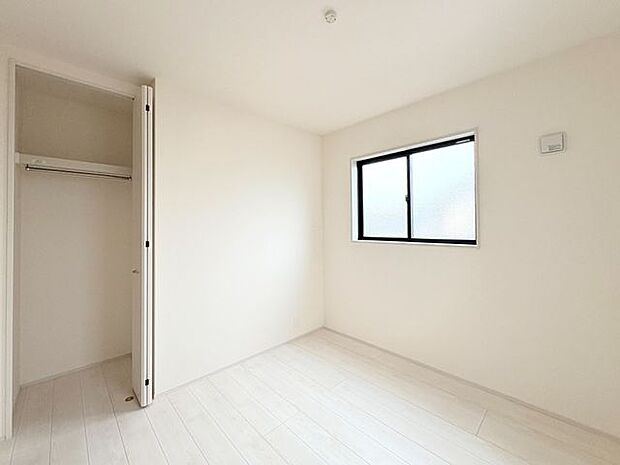 各洋室快適さとプライベートを配慮した設計になっています。