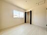 室内：洋室や各部屋に断熱性に優れた「ペアガラス」を使用。福島の寒い冬も暖かく過ごせます。(同仕様)