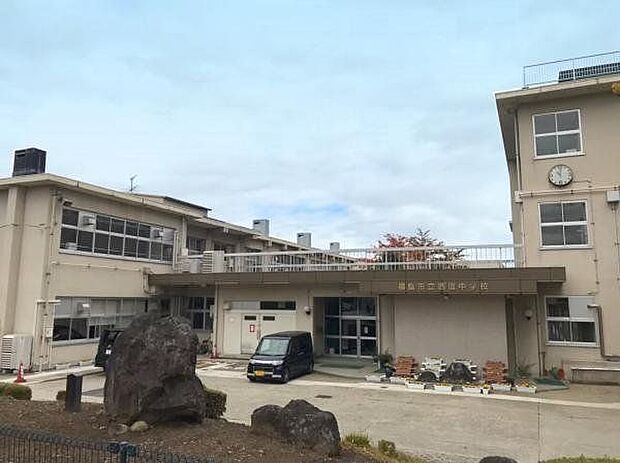 福島市立西信中学校 徒歩9分。 650m