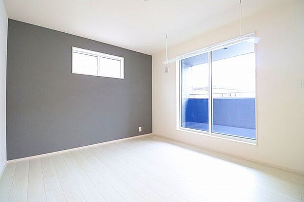 洋室や各部屋に断熱性に優れた「ペアガラス」を使用。福島の寒い冬も暖かく過ごせます。