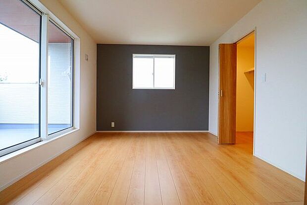洋室や各部屋に断熱性に優れた「ペアガラス」を使用。福島の寒い冬も暖かく過ごせます。