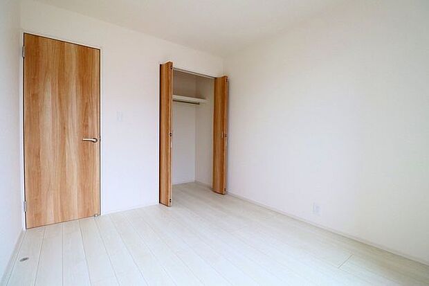 洋室や各部屋に断熱性に優れた「ペアガラス」を使用。福島の寒い冬も暖かく過ごせます。