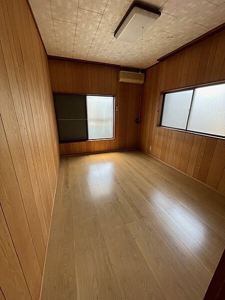 ２階、洋室６．０帖