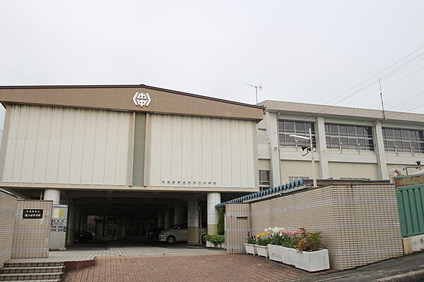 周辺：名古屋市立猪子石中学校
