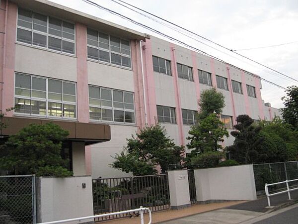 画像29:小学校「市立城西小学校まで870m」