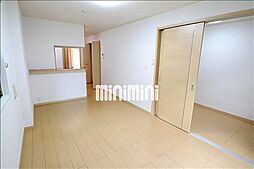 コンフォートII 102 1階1LDKのリビング/ダイニング