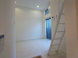 ティルナノーグ 202 1階ワンルームのリビング/ダイニング