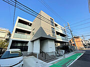 本山駅より徒歩4分 築1年9ヶ月 3階建の賃貸物件