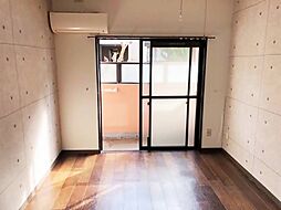 メゾン・ド・ラパン 1階ワンルームのリビング/ダイニング