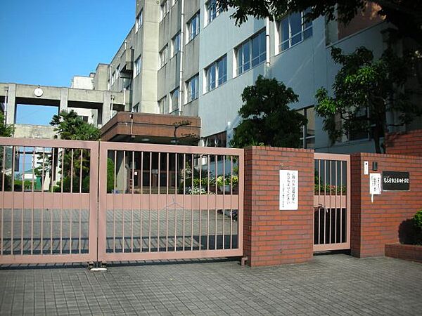 画像30:小学校「市立春田小学校まで830m」