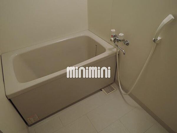画像17:ゆったりとした浴室です。