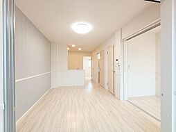 ドエル・カルミア 203 2階2LDKのリビング/ダイニング