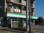 コンビニ「ファミリーマートまで580m」