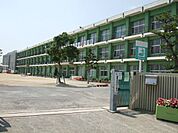 小学校「あま市立甚目寺南小学校まで1156m」