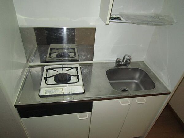 画像6:一口ガスコンロのキッチン。右横冷蔵庫置けます。