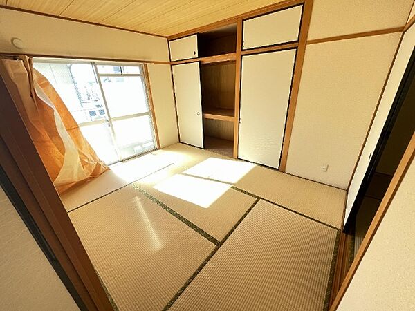 画像14:綺麗な畳の和室です