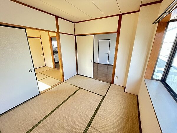 画像23:出窓付きの和室です