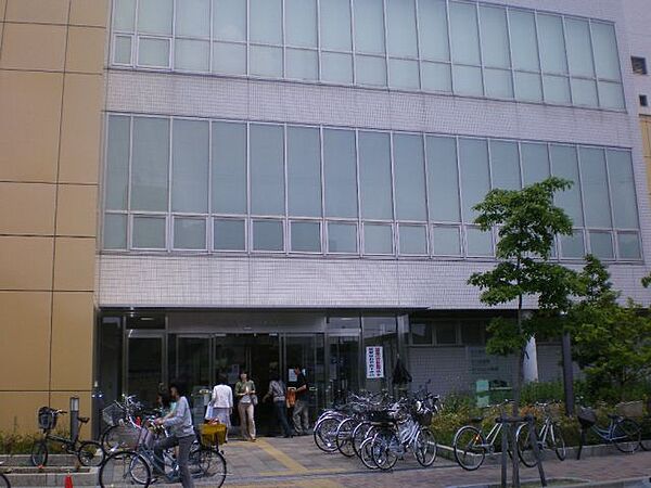 画像28:図書館「中川図書館まで810m」