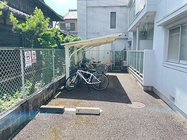 画像18:自転車置き場
