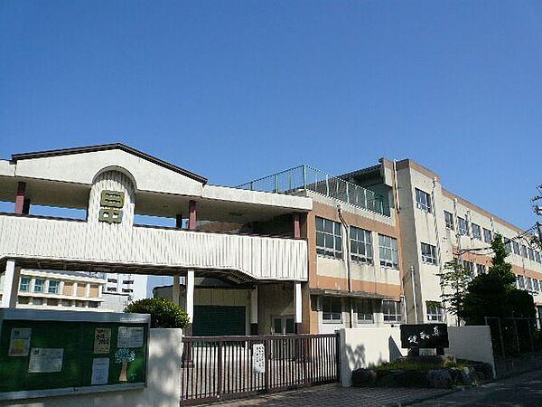 画像26:中学校「名古屋市立日比野中学校まで1579m」