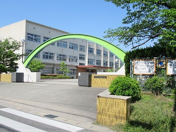 画像20:高校「愛知県立千種高校まで1644m」
