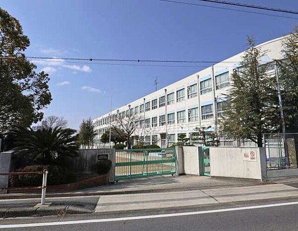 小学校「名古屋市立猪子石小学校まで839m」