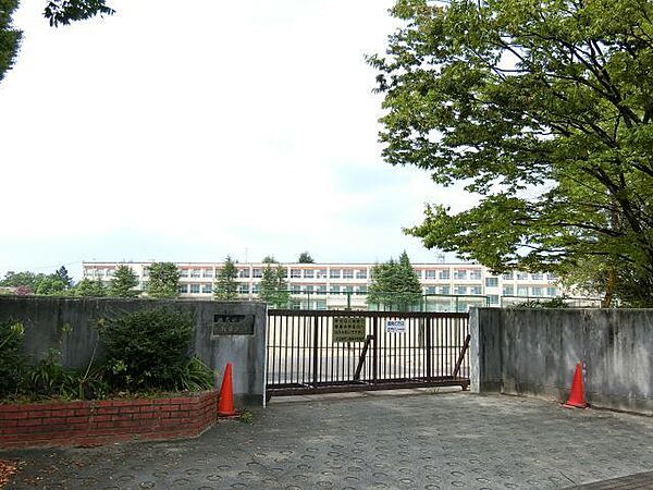 中学校「名古屋市立猪高中学校まで1130m」