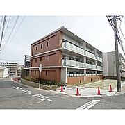 本郷駅より徒歩6分 築3年2ヶ月 3階建の賃貸物件