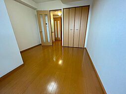 レーベン新城 7階1Kのリビング/ダイニング