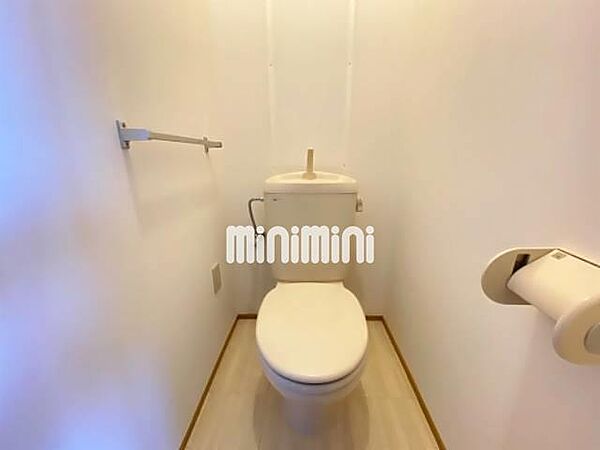 画像7:トイレ内にはコンセントもあり温水洗浄便座の取り付けも可能。