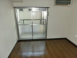 メゾン・ド・エリジェ 2階ワンルームのリビング/ダイニング