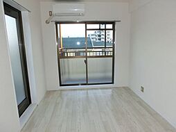 メゾン・ド・フランドル 3階ワンルームのリビング/ダイニング