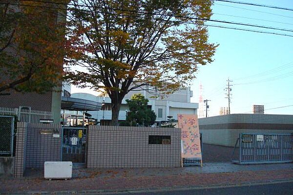画像25:小学校「名古屋市立平針北小学校まで585m」